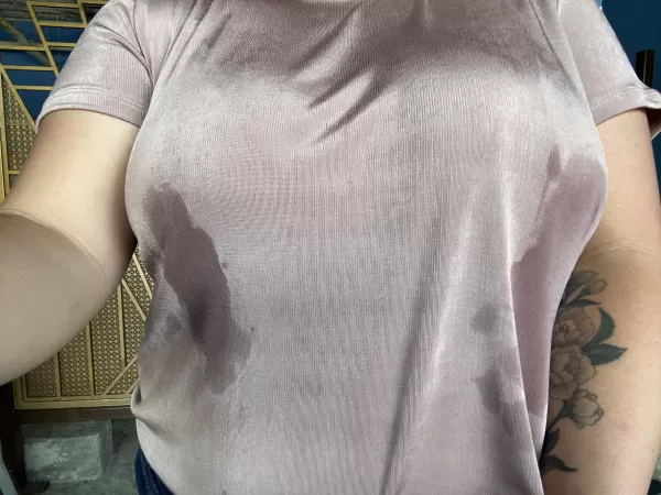 I leaked thru my padded bra and walked around in public like this. I was so embarrassed ππno one told me anything π