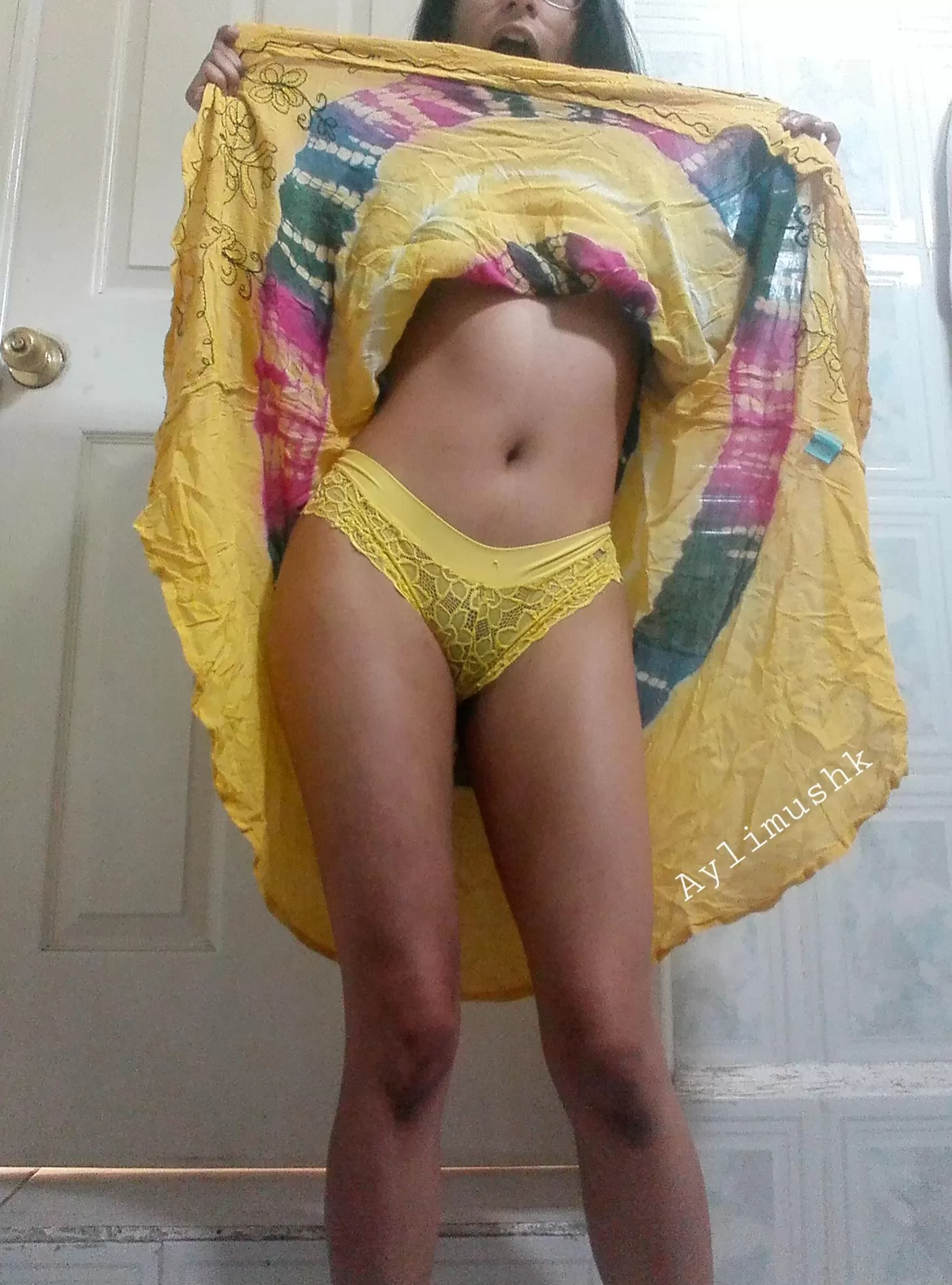 I like dresses that make easy to show off my panties. I like dresses that make easy to show off my panties.