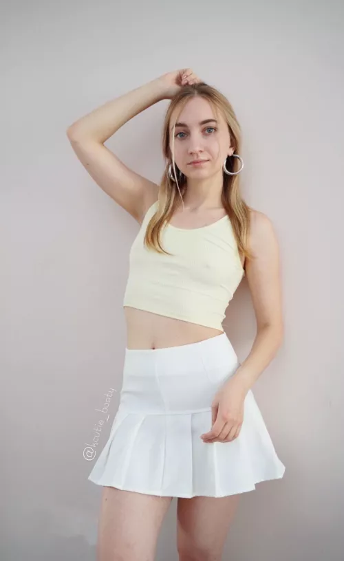 I like how tiny crop top looks on my petite body