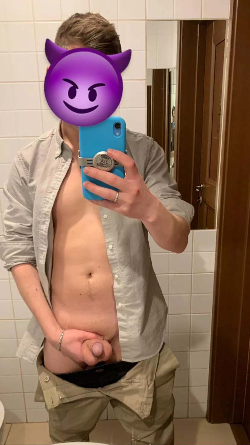 I like it when you take a soft dick in your mouth and it becomes hard inside, and then cum on your face😏