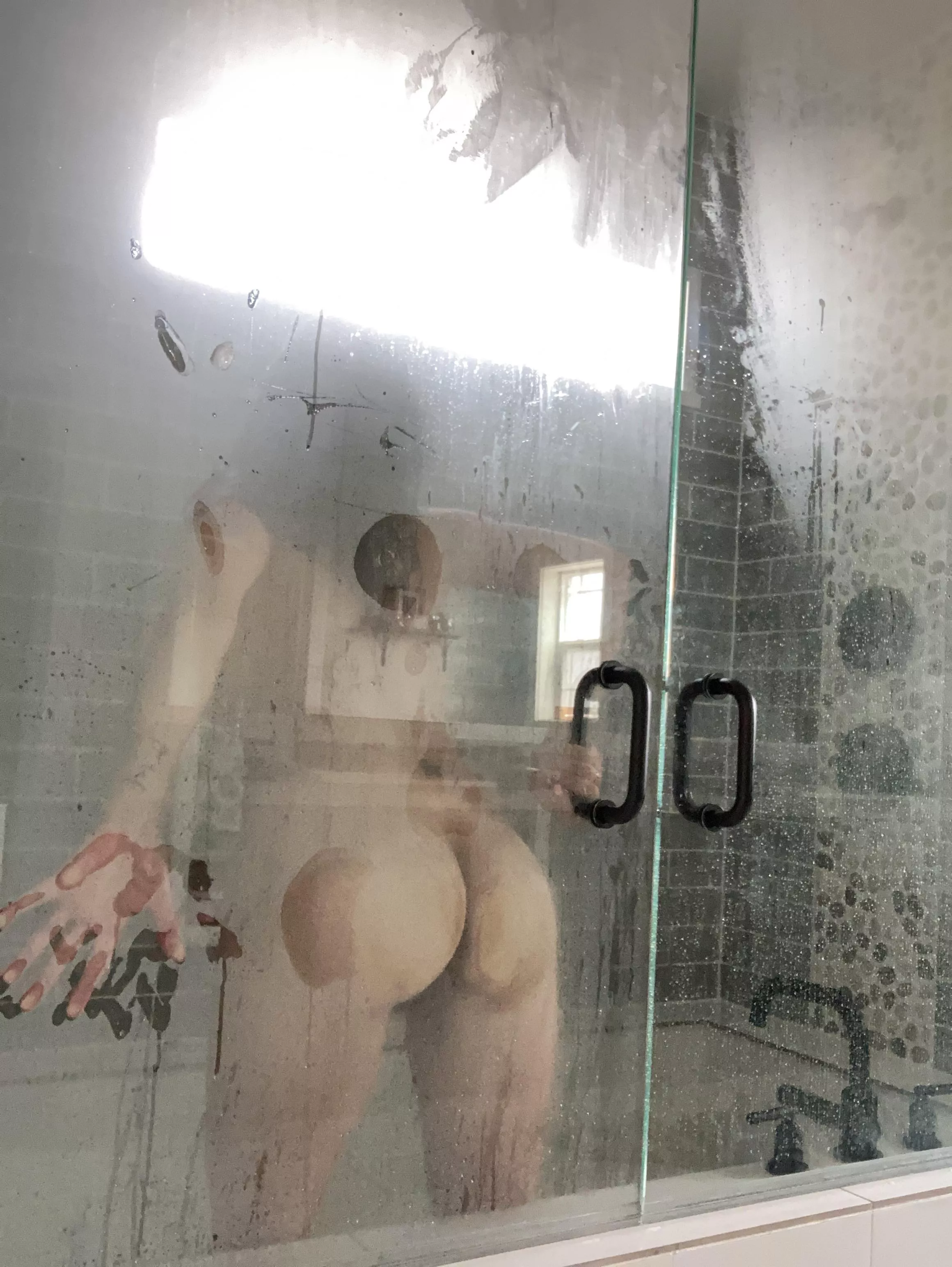 I like my cake in the shower 💁🏼‍♀️