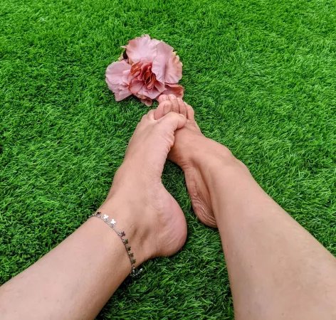 I like my toes when they are wrapped around something π€€