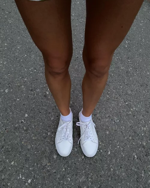 I like the contrast of white shoes and tanned legs ๐