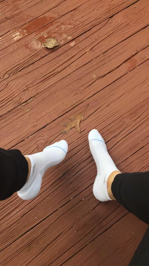 i like the socks and all, but the anklet is my favorite thing about this picture 🥰