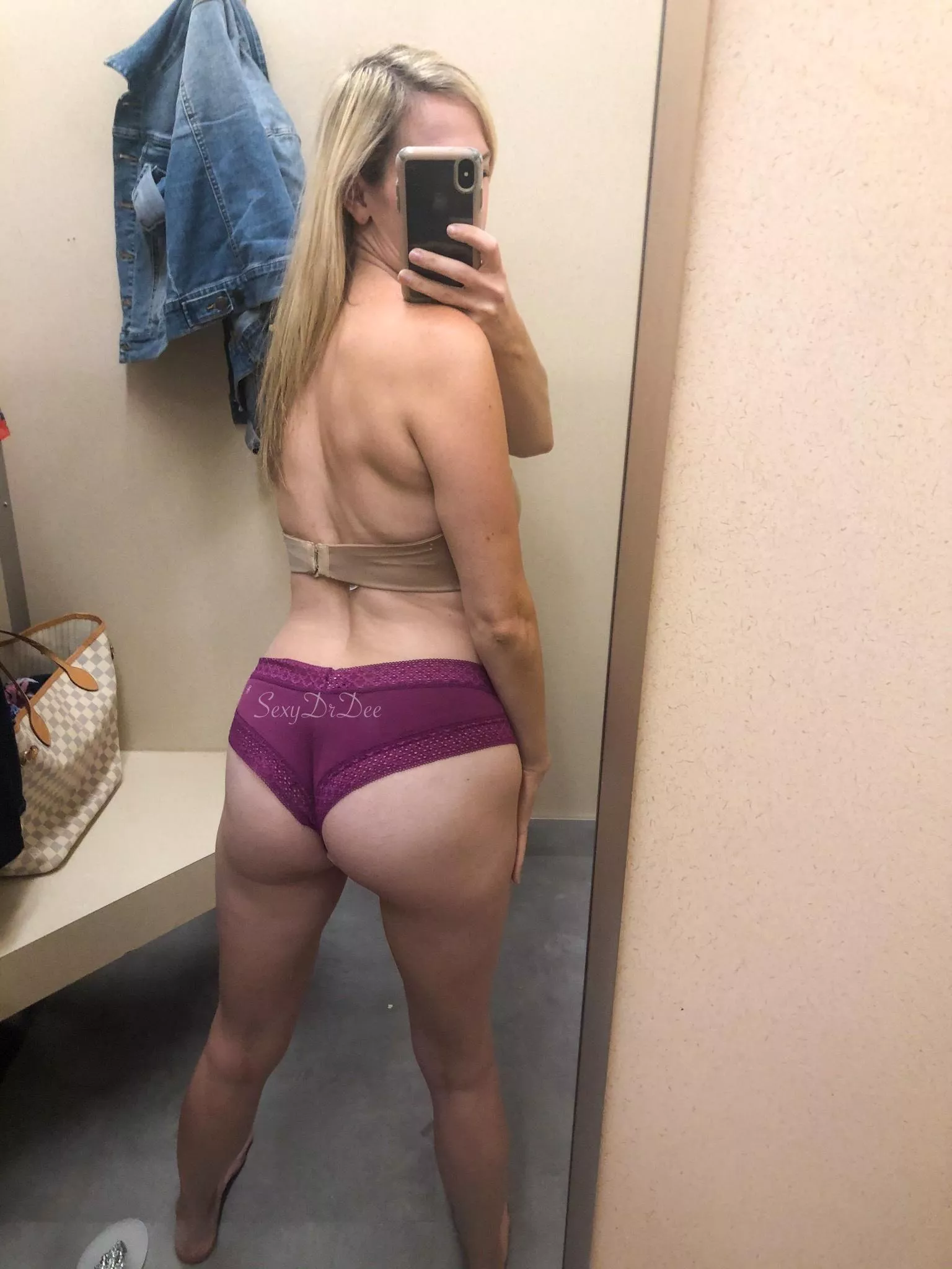 I like the way these boy shorts show off my 35 year old ass, agree? I like the way these boy shorts show off my 35 year old ass, agree?