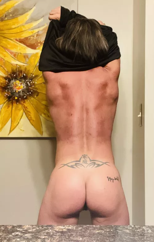 I like to strip for BBC willing to take me (f)rom behind…😈♠️