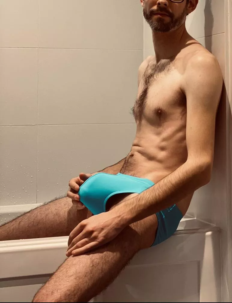 I like to touch my bulge