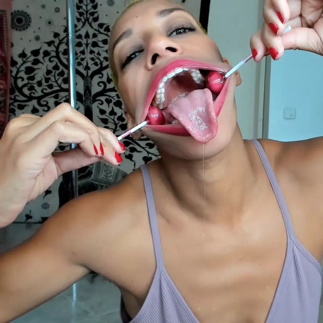 Watch i live taking 2 at the same time im greedy nudes in MouthWideOpen www...