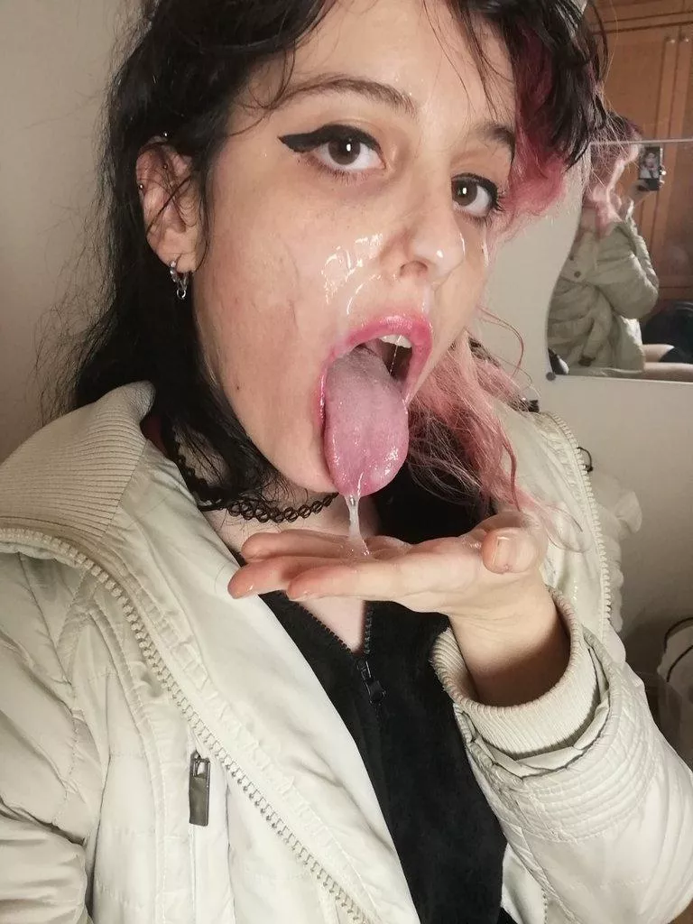I look cute with cum on my face 🥰