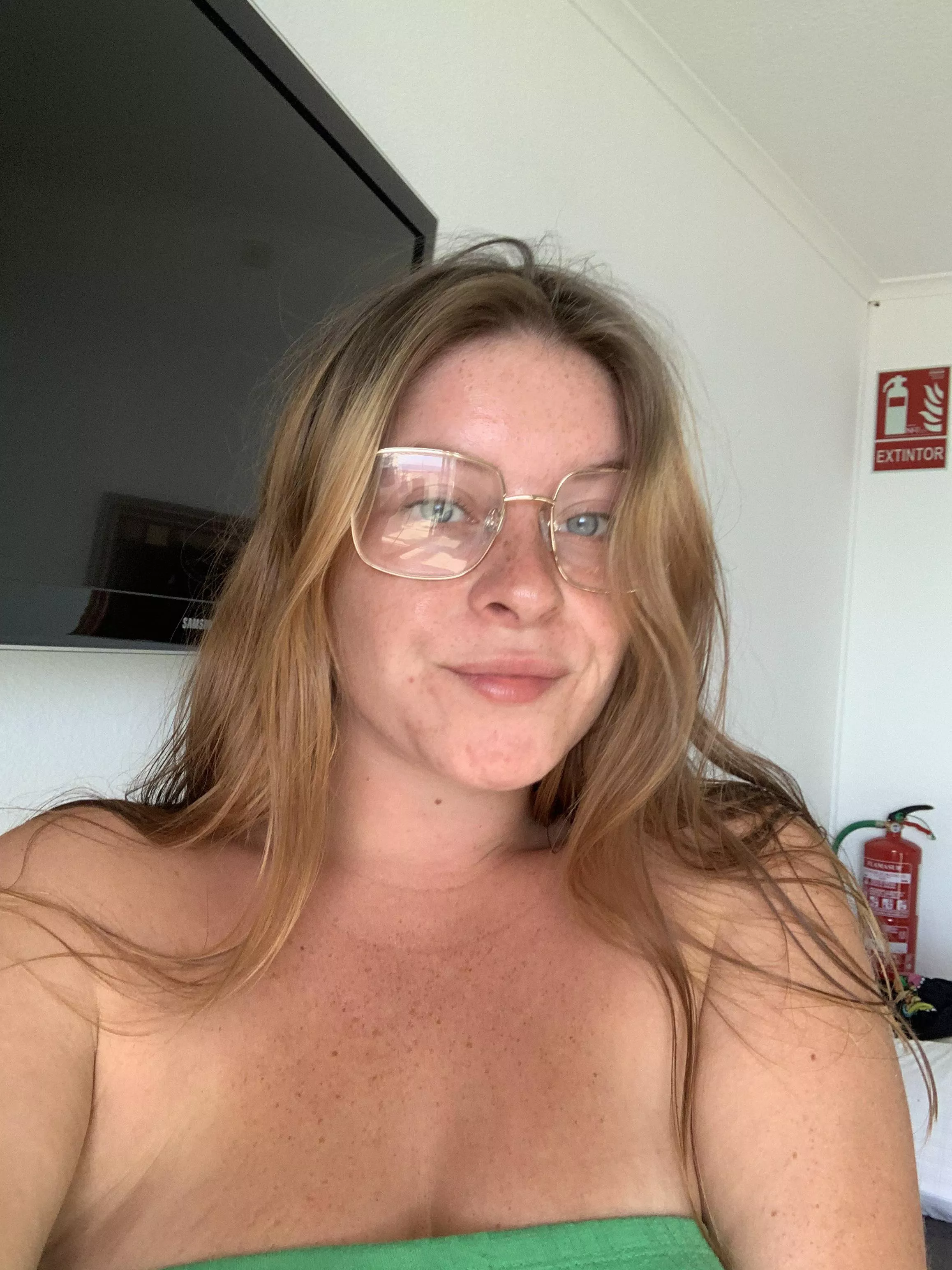 i look cute without clothes too i look cute without clothes too