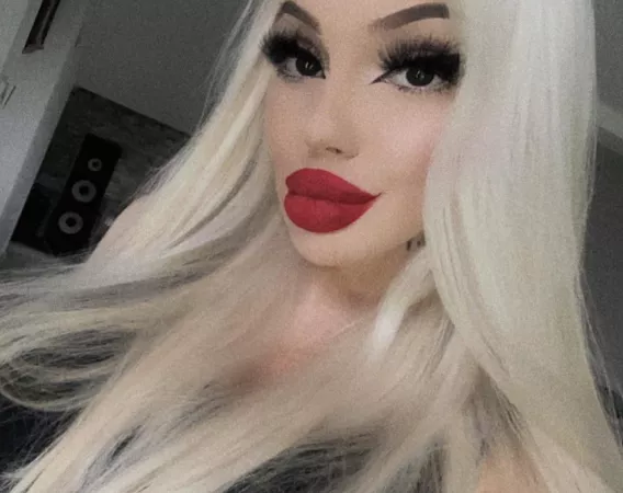 i loooove my red lips๐โค๏ธโ๐ฅ i loooove my red lips๐โค๏ธโ๐ฅ