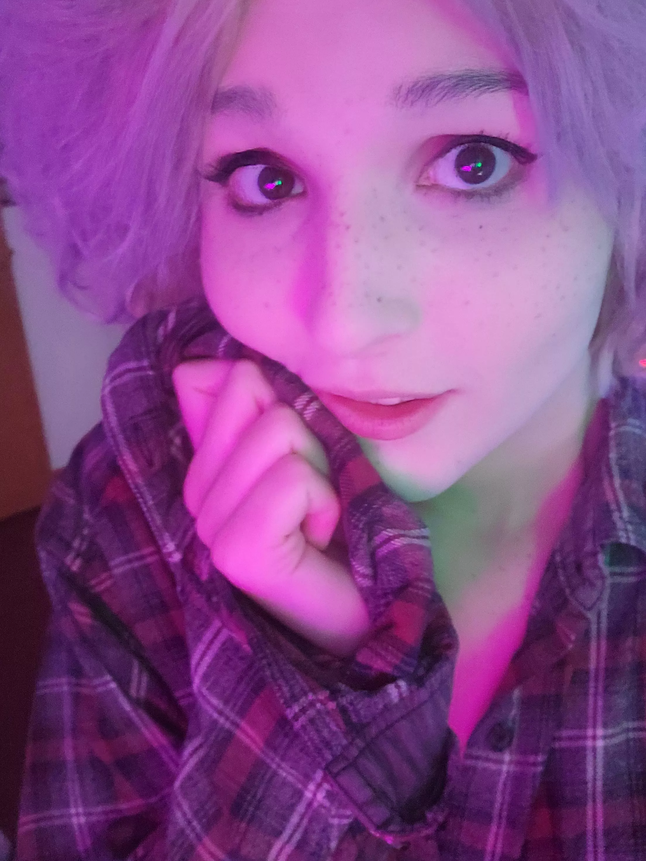 i LOOOVE how the lighting looks ngl ~ 💞😋💞