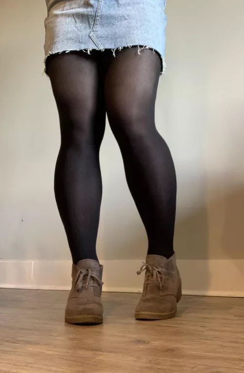 I love a nice pair of black tights! I love a nice pair of black tights!