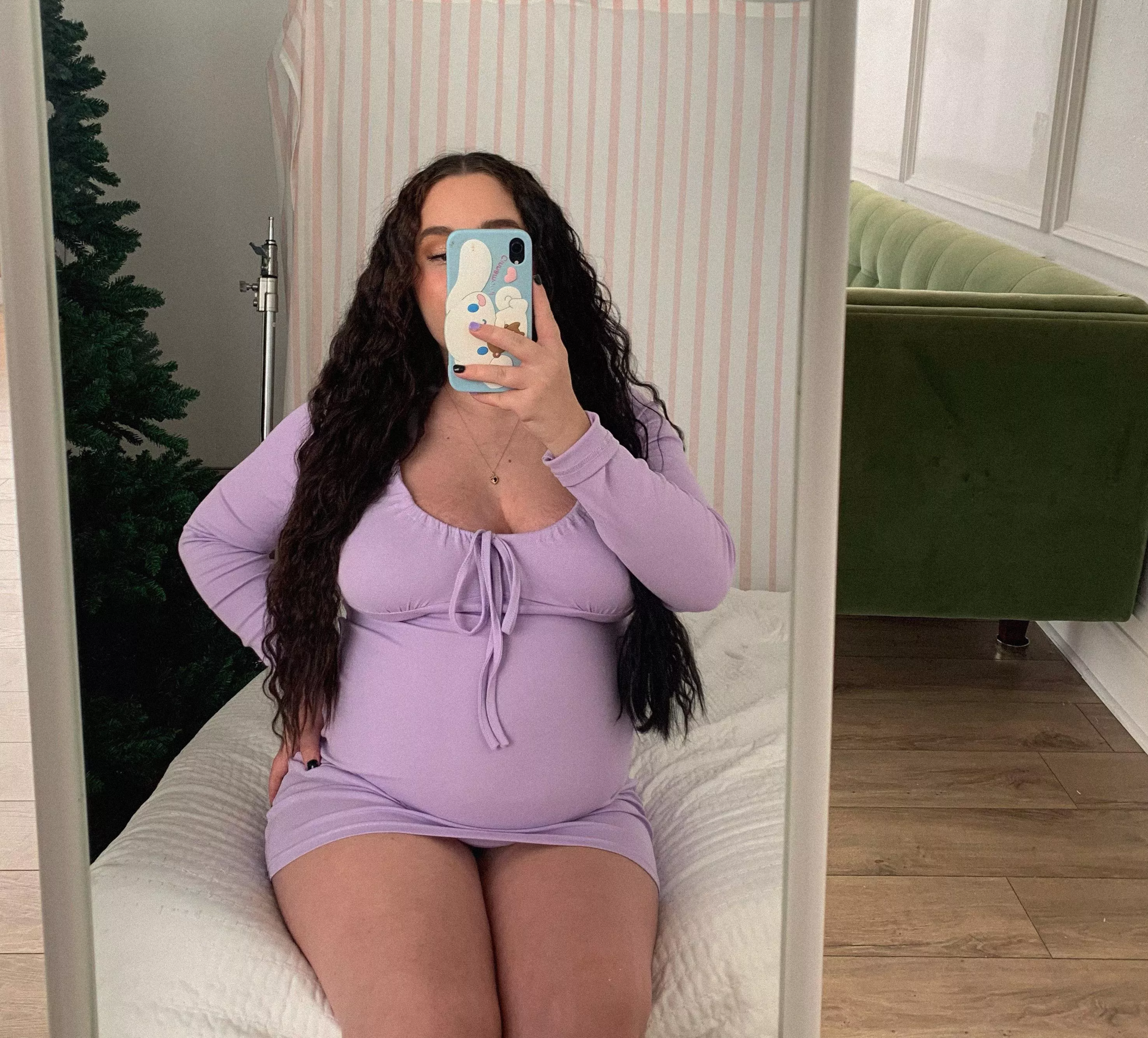 I love being bred in my tight dress, it really shows off my belly 🤰🏻