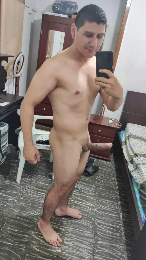 I love being naked and hot