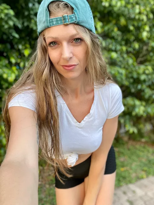 I love being the hot mom in my neighborhood ๐