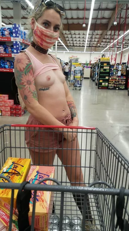 β‘ I love bubbles and flashing my boobs. They go great together. β‘ I love bubbles and flashing my boobs. They go great together.