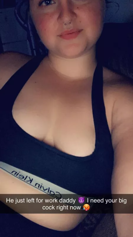 I love getting fucked by bigger dicks when my boyfriend is gone šš I love getting fucked by bigger dicks when my boyfriend is gone šš