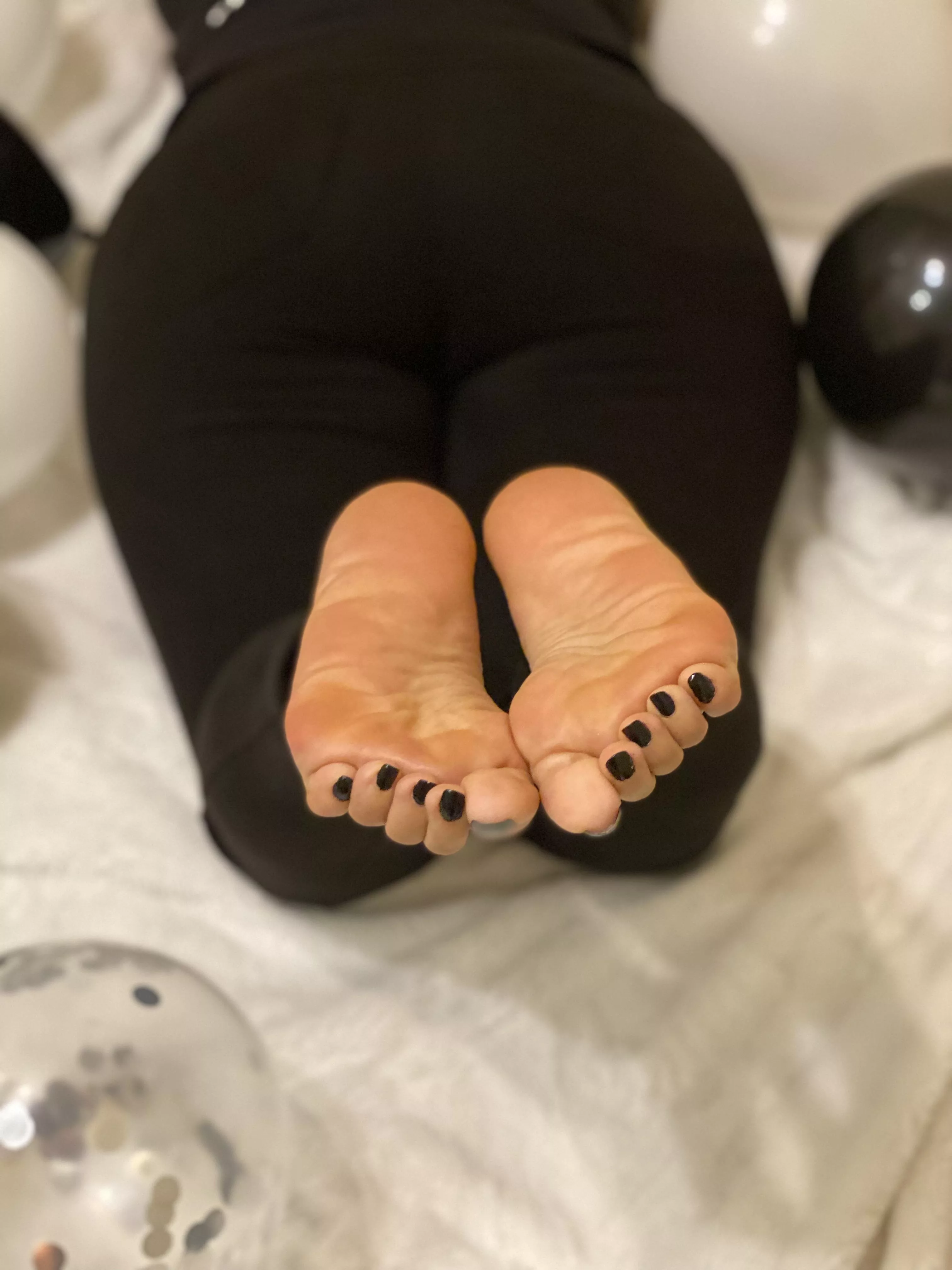 I love getting passionate kisses on my heels 1st I love getting passionate kisses on my heels 1st