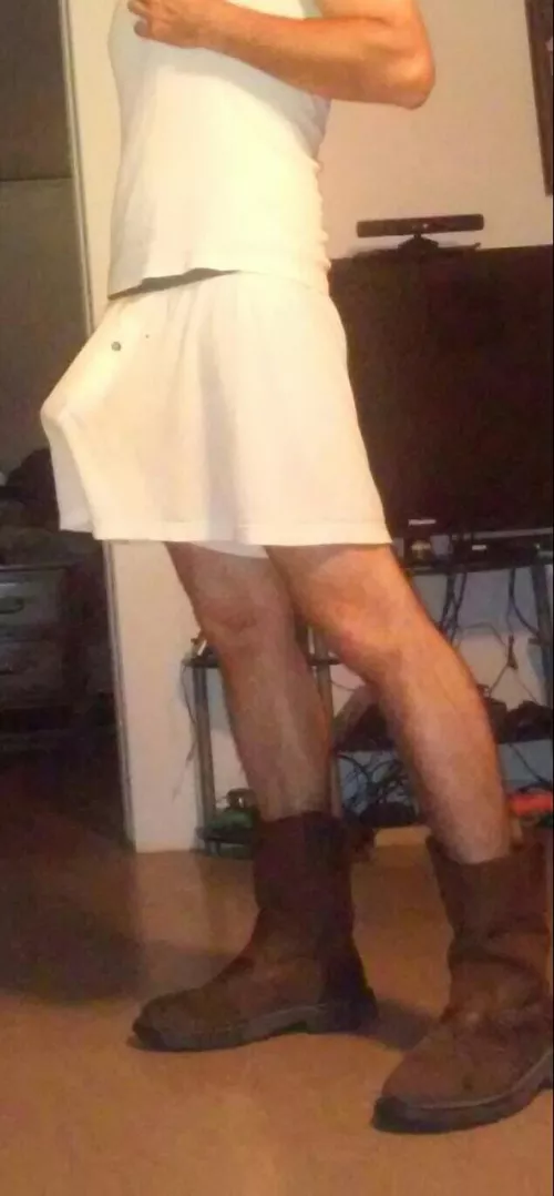 I love going outside like this watching people ride by looking😁