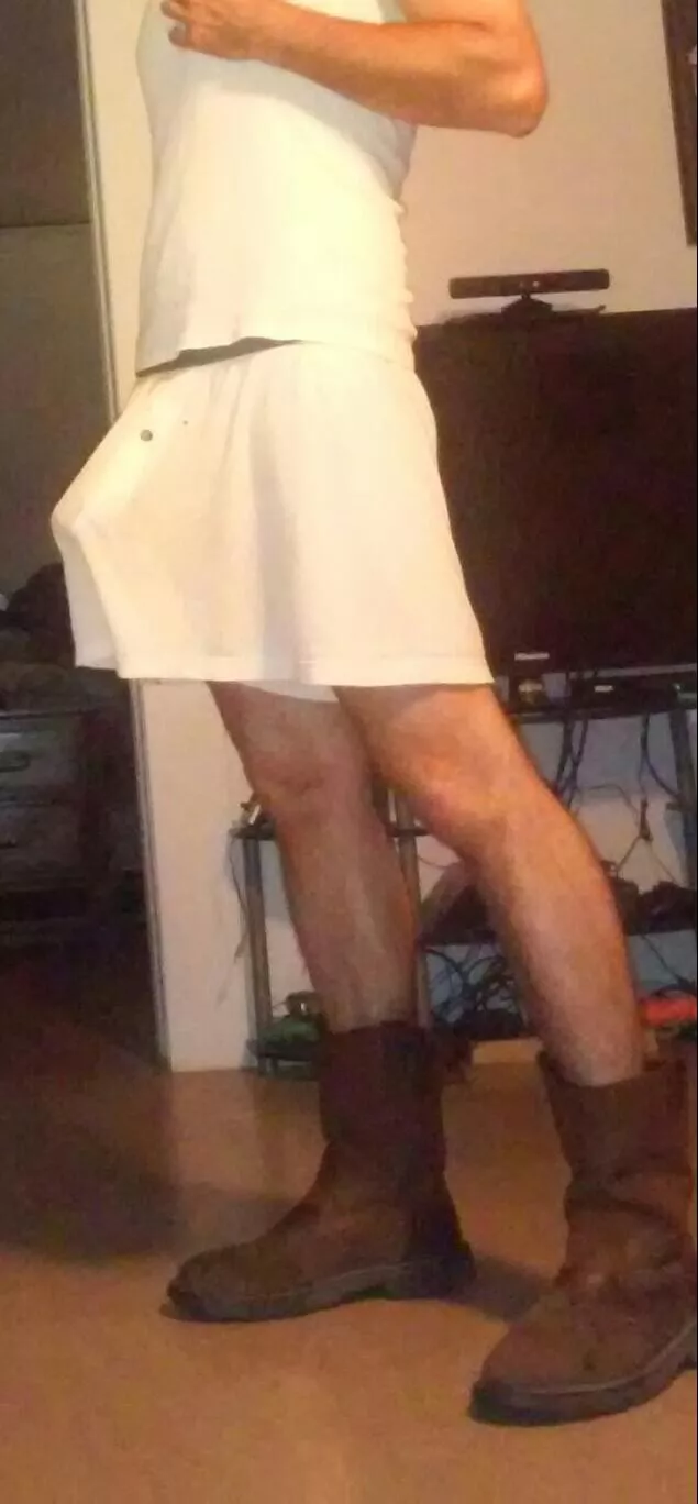 I love going outside like this watching people ride by looking😁