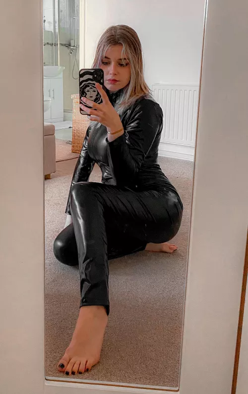 i love how the light reflects on my catsuit