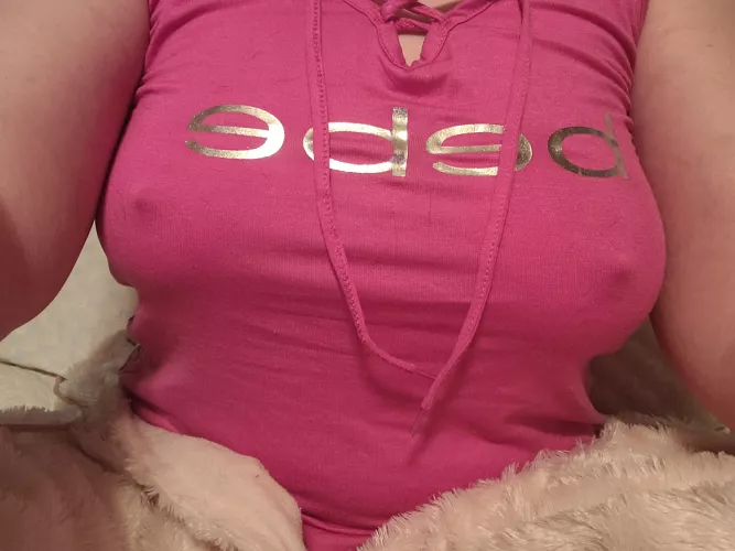 I love how this shirt tapers in