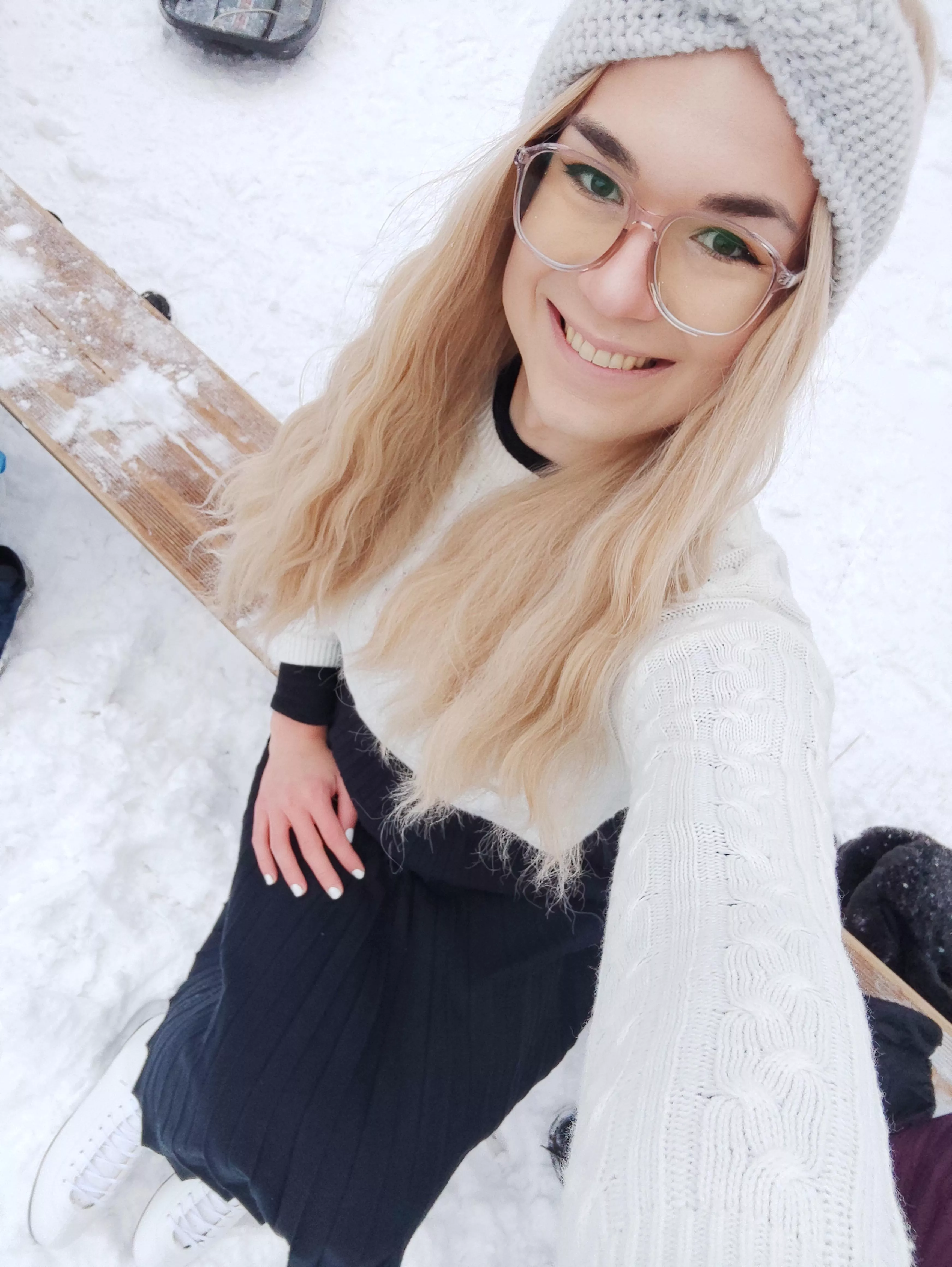 I love ice skating especially when I can be fem ❄️⛸️