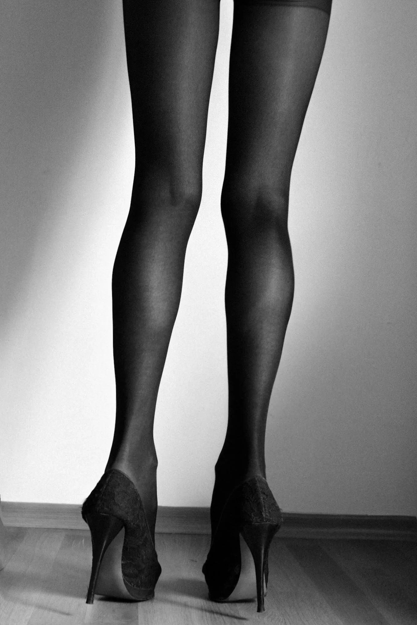 I love it how a simple black&white [f]ilter can highlight shapes and lines??