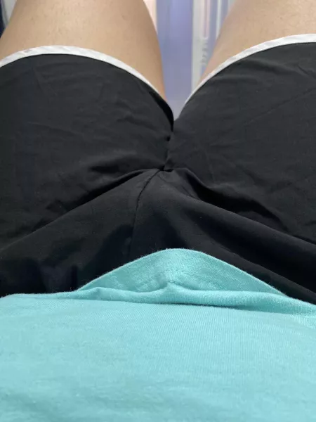 I love it when a femboy moans when he jerks off 😩😩