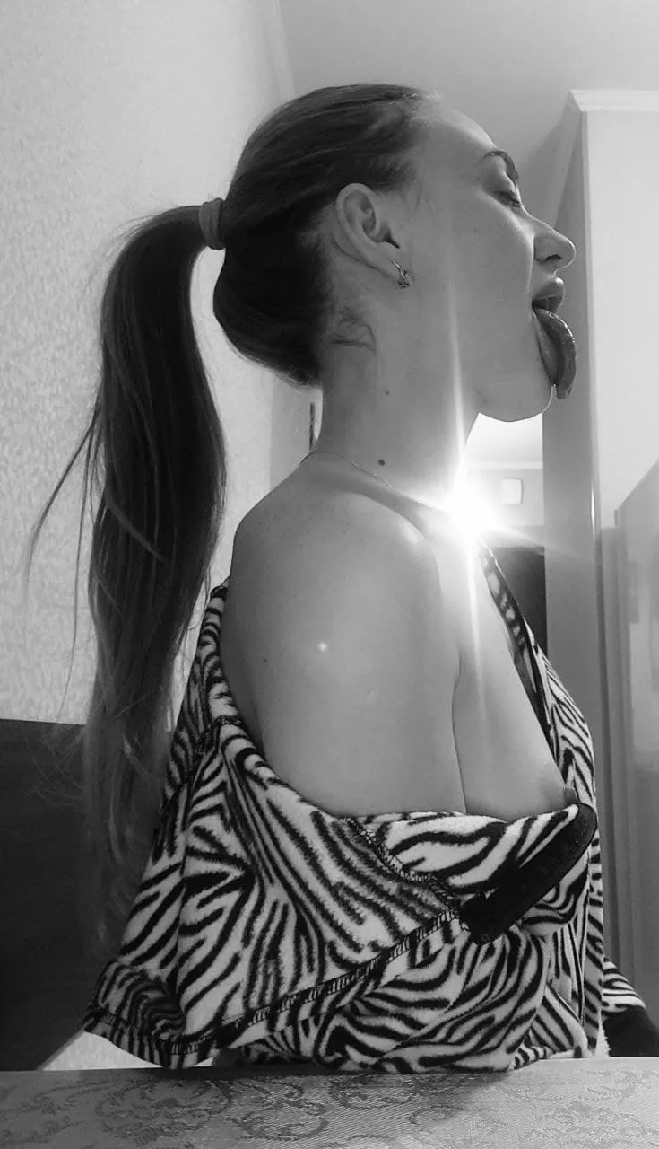 I love it when a guy cums on my face 😈😈 Free month for new subscribers 💋💋