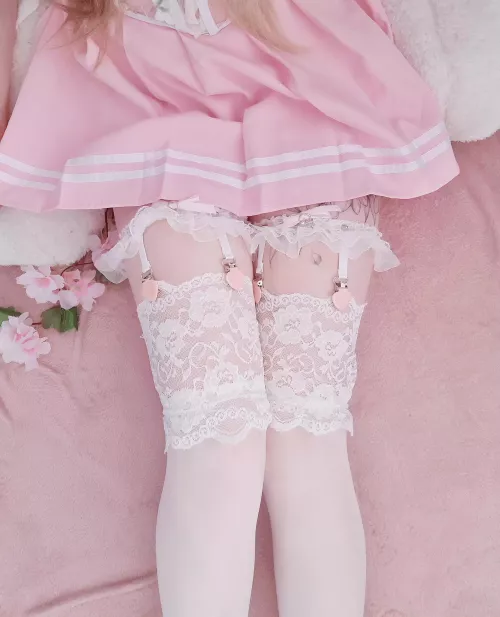 I love my new garters! They're so cute 🥰