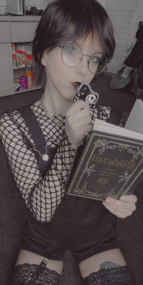 I love my paci 🥺its feeling me small, whatever im doing