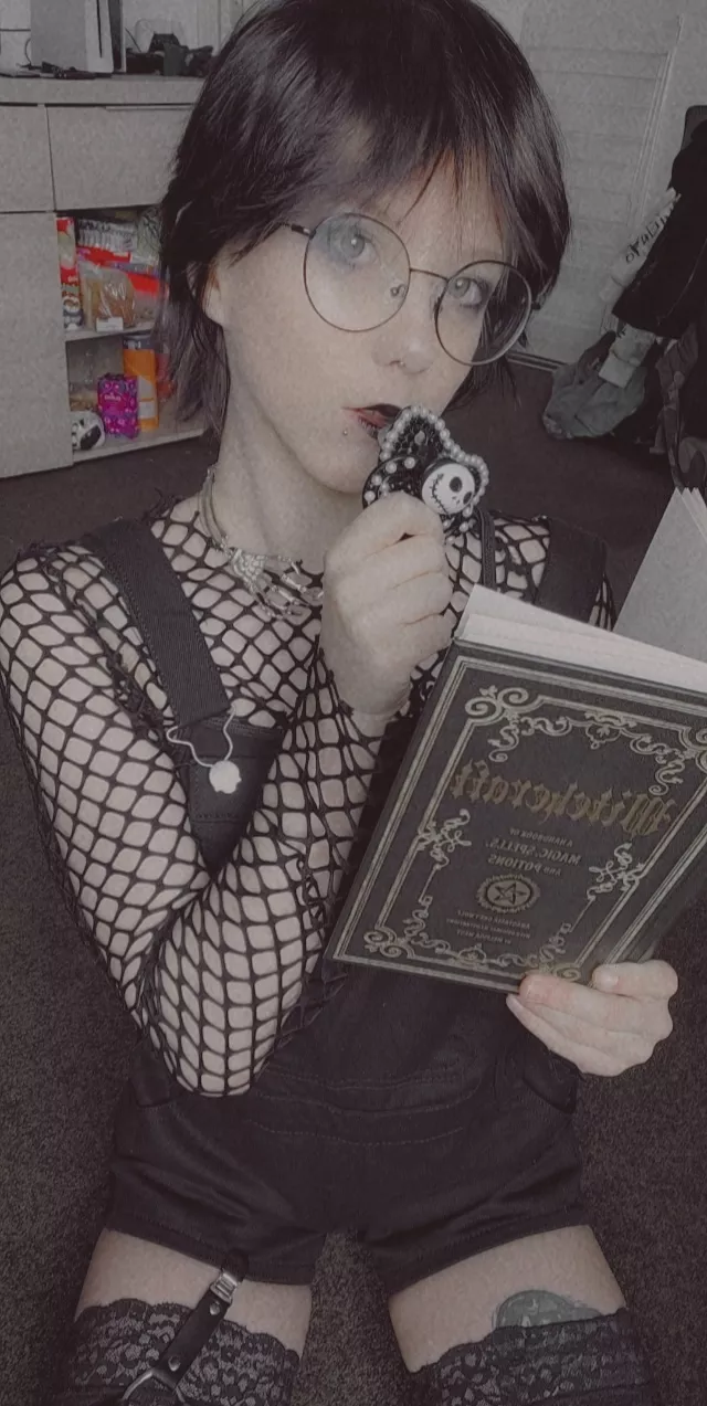 I love my paci 🥺its feeling me small, whatever im doing