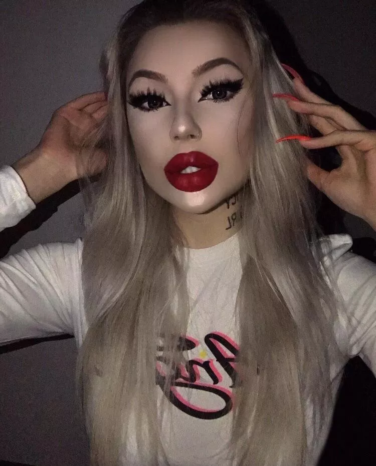 i love my red, fake lips👀❤️