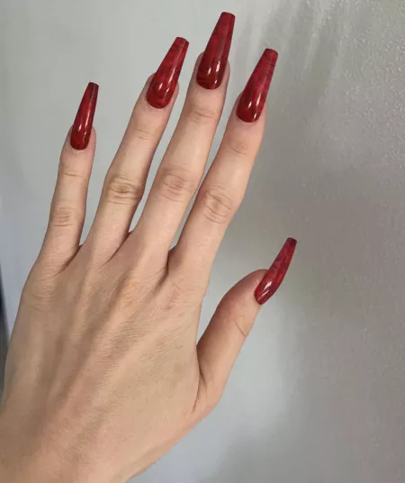 i love my red nails😘 i love my red nails😘