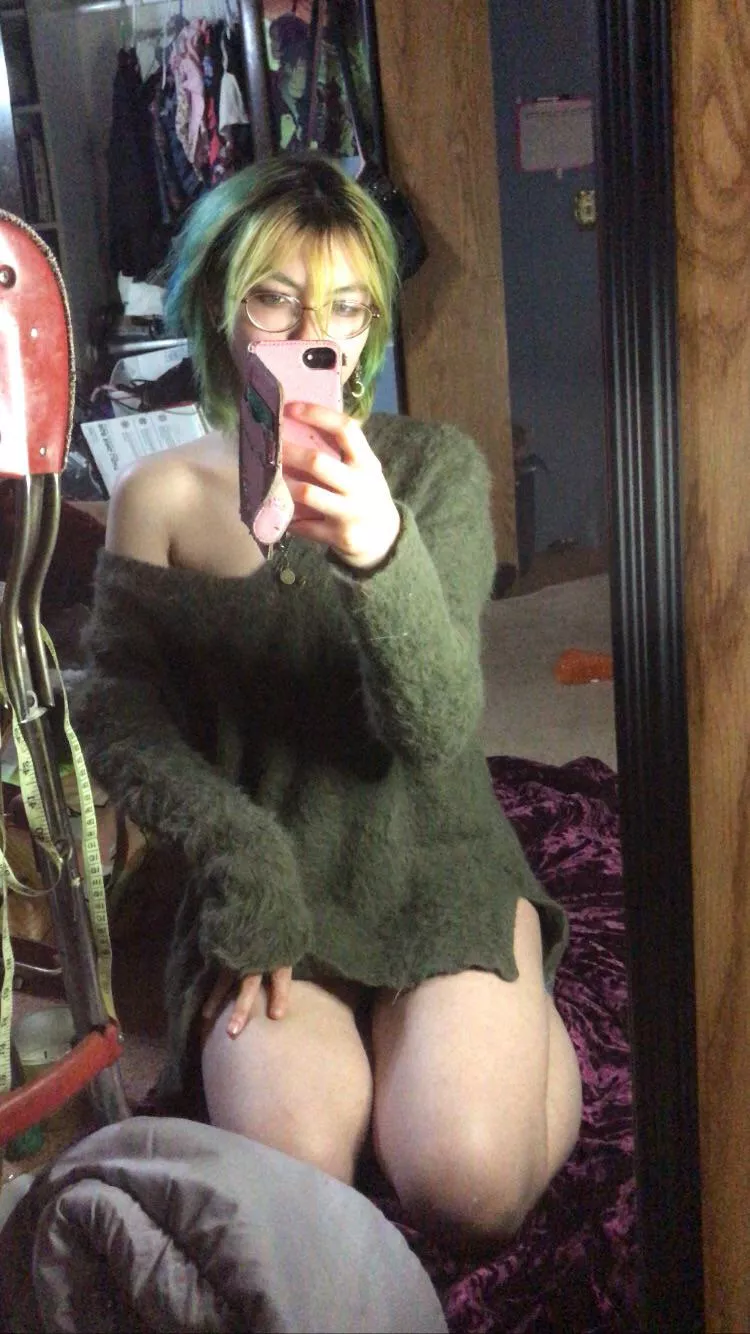 i love oversized sweaters! i love oversized sweaters!