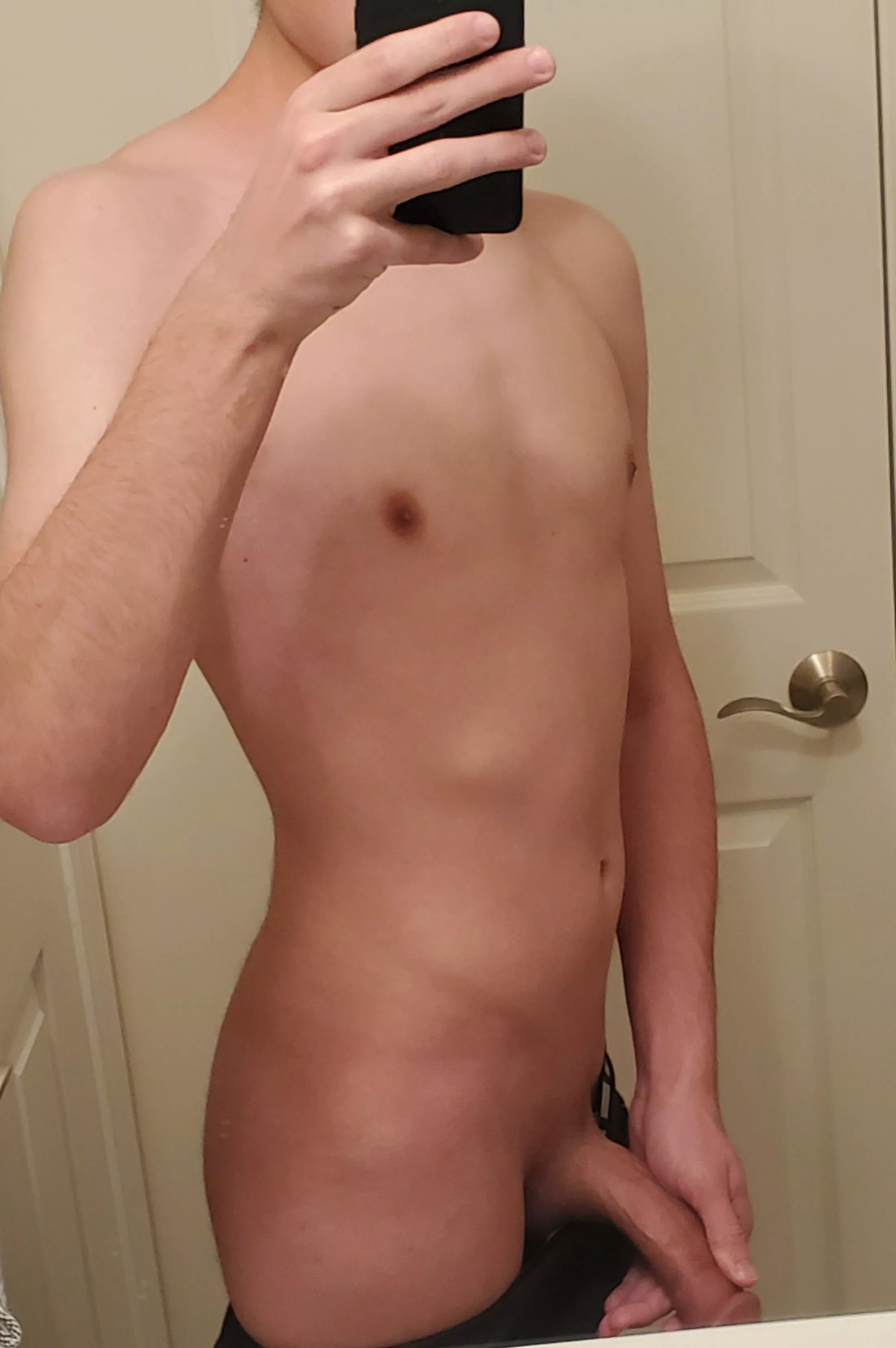 I love showing off my body to everyone 😝