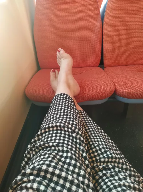 I love showing off my feet in public π€ I love showing off my feet in public π€