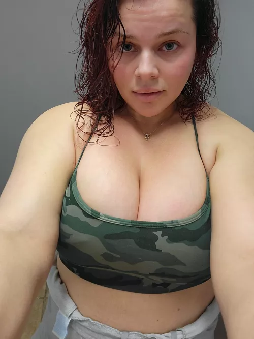 I love taking sexy pics for you mid workout ;) I love taking sexy pics for you mid workout ;)