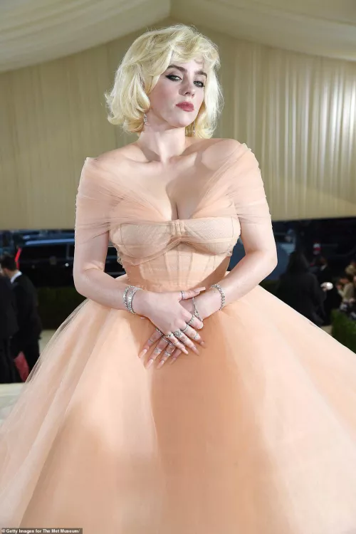 I Love That Billie Eilish Is Slowly Succumbing To Her Urge To Show Off Her Tits In Spite Of Her Dreams Of Not Being Seen As A Sex Object I Love That Billie Eilish Is Slowly Succumbing To Her Urge To Show Off Her Tits In Spite Of Her Dreams Of Not Being Seen As A Sex Object