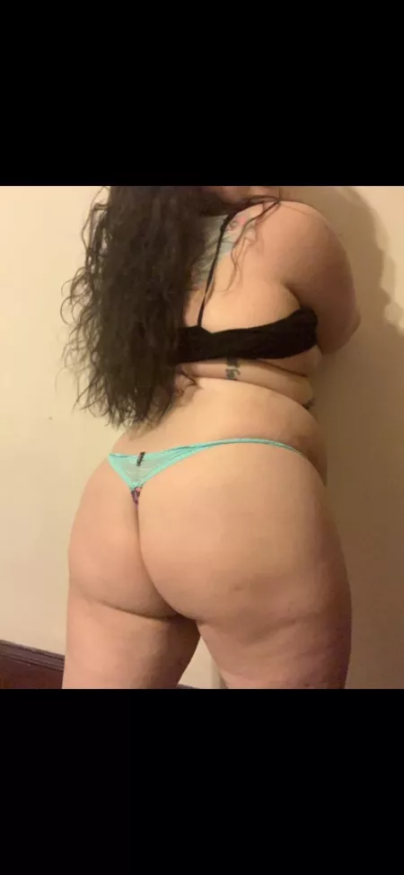 I love the way my ass swallows up a thong ๐