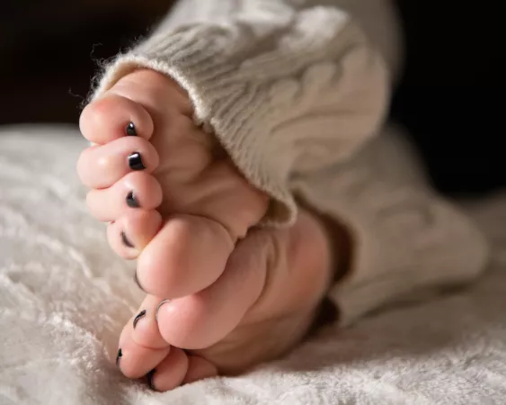 I love the way my toes and soles look here π₯° I love the way my toes and soles look here π₯°