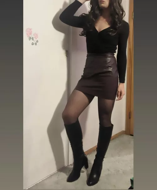 I love the way this skirt fits me! The boots help complete it for sure! I love the way this skirt fits me! The boots help complete it for sure!