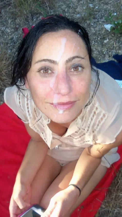 I love this woman. Itβs so obvious that she likes to get cum on her face