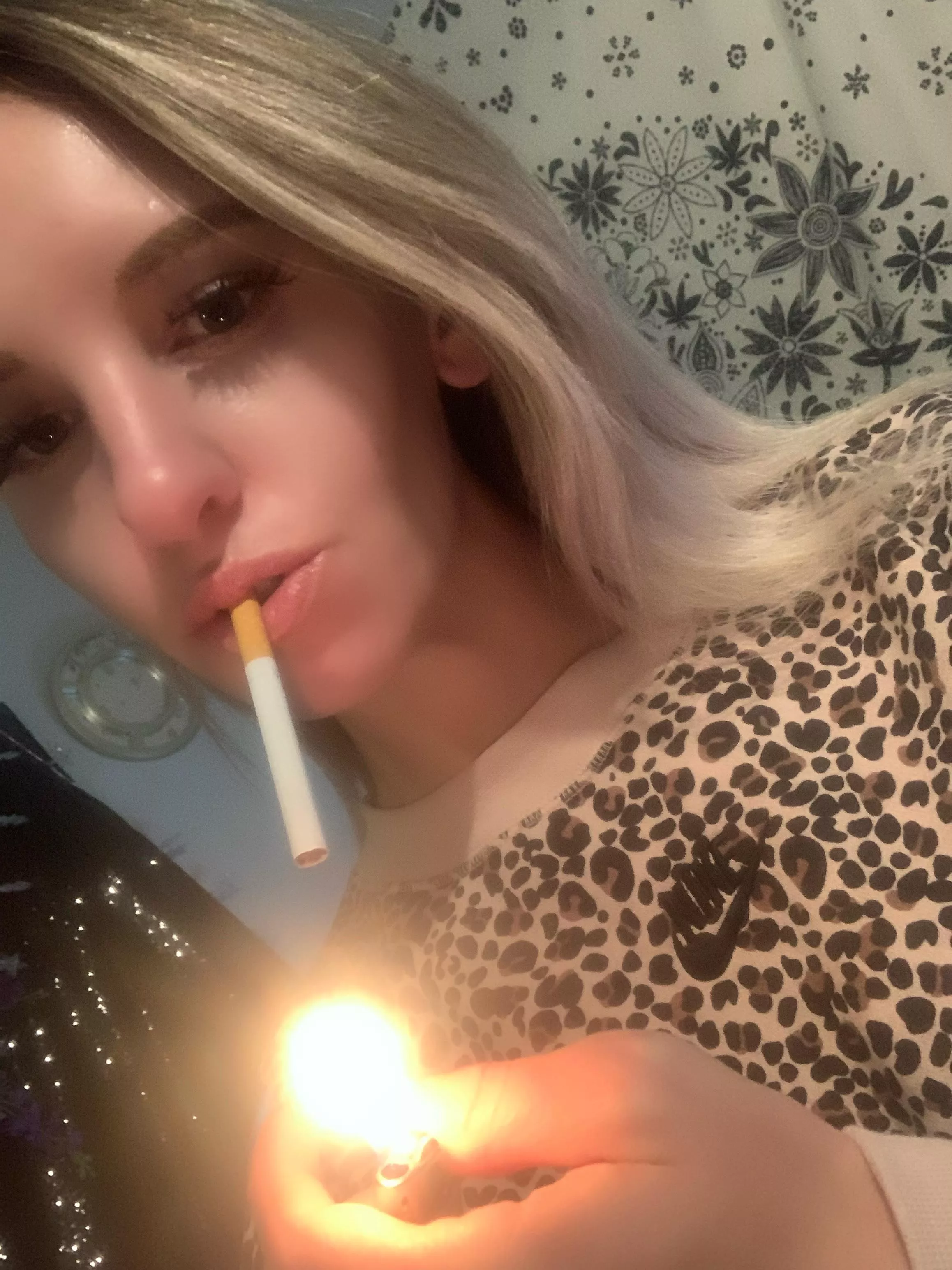 I love 💕 to chain smoke 💨 I love 💕 to chain smoke 💨