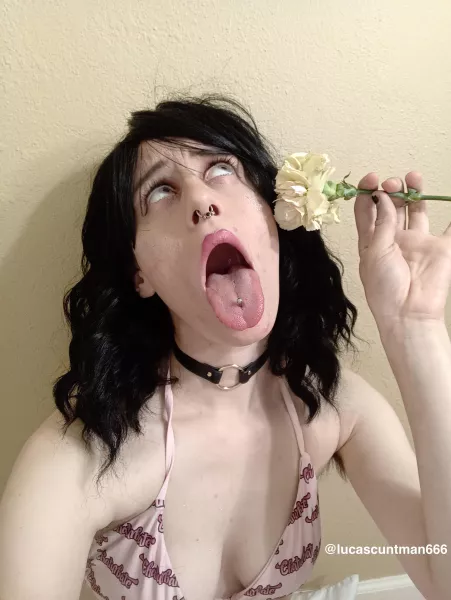 I love to get flowers from pretty boys! I love to get flowers from pretty boys!