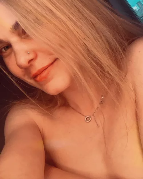 I love to look in the mirror