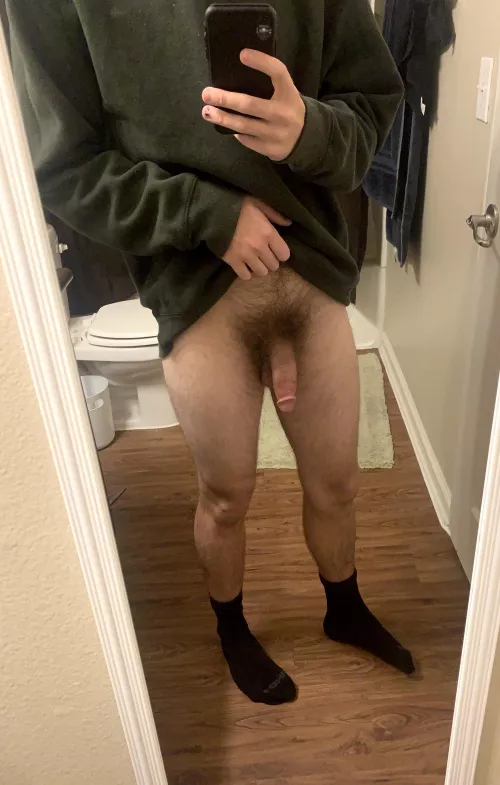 I love walking around with no pants while flaccid ๐