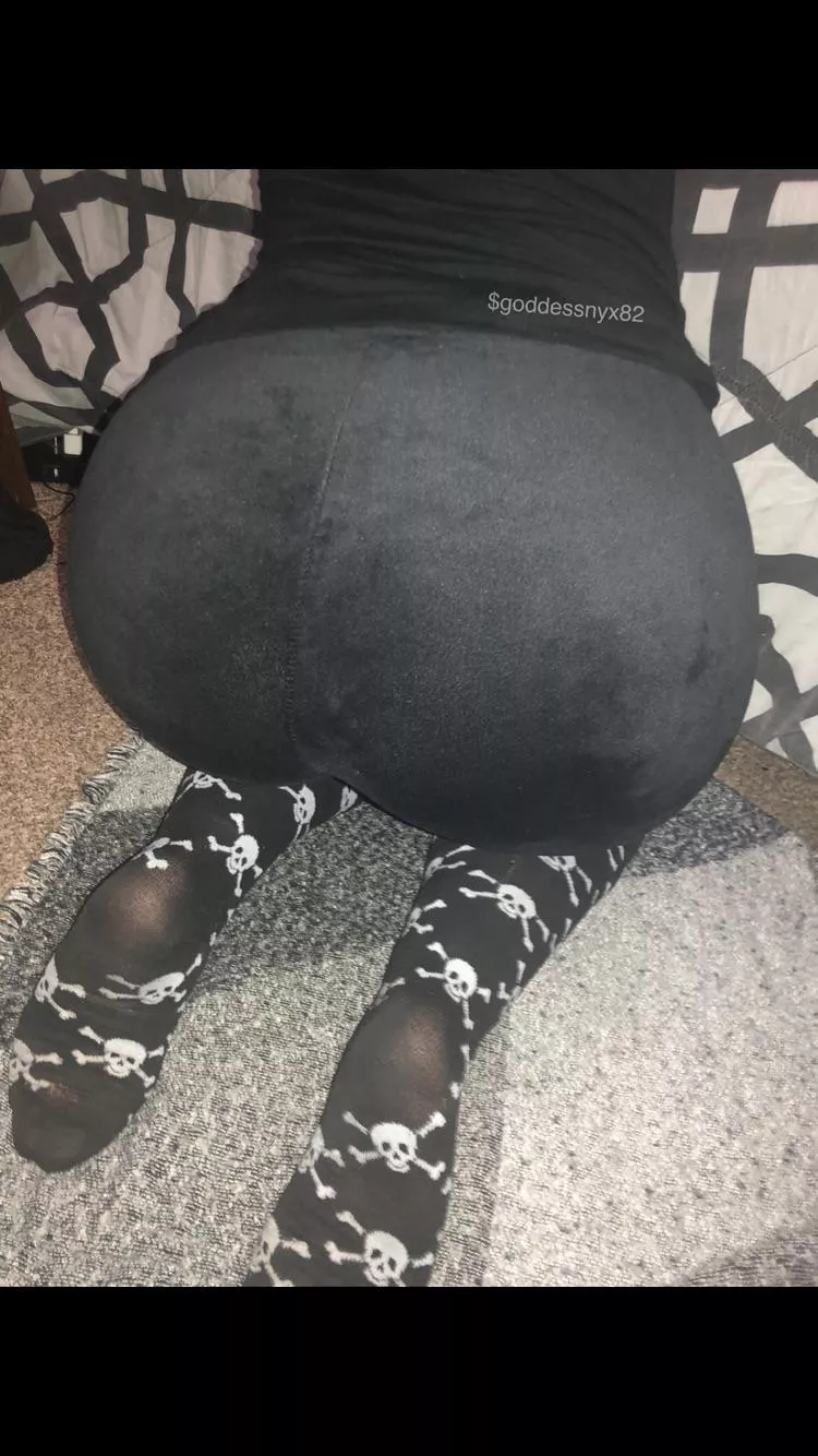 I love wearing leggings and long socks ๐คโ ๏ธ I love wearing leggings and long socks ๐คโ ๏ธ